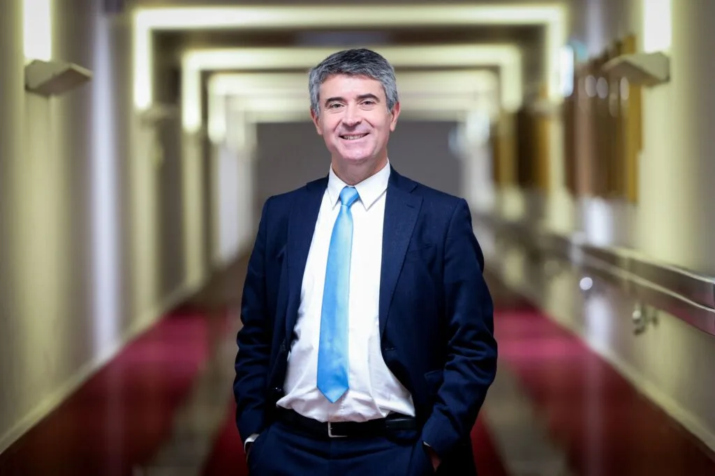 José Luis Carneiro nos corredores do Parlamento